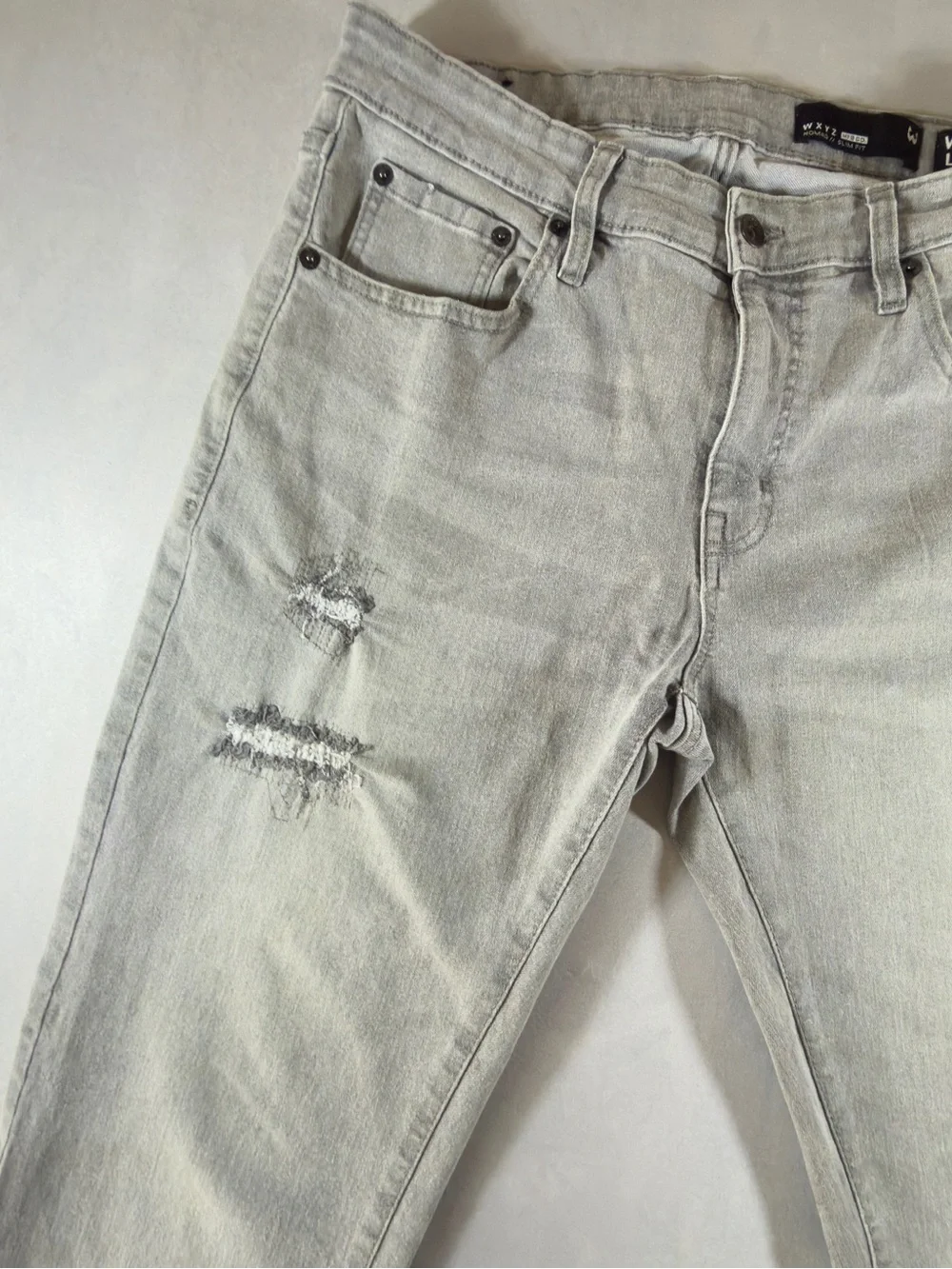 Slim Distressed Men's Jeans in Light Gray by